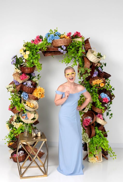 By_basket-arch-hydrangea-cabbagerose-dahlia-ivy